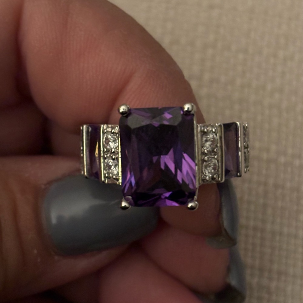 Fashion Ring Emerald Cut purple stone silver tone